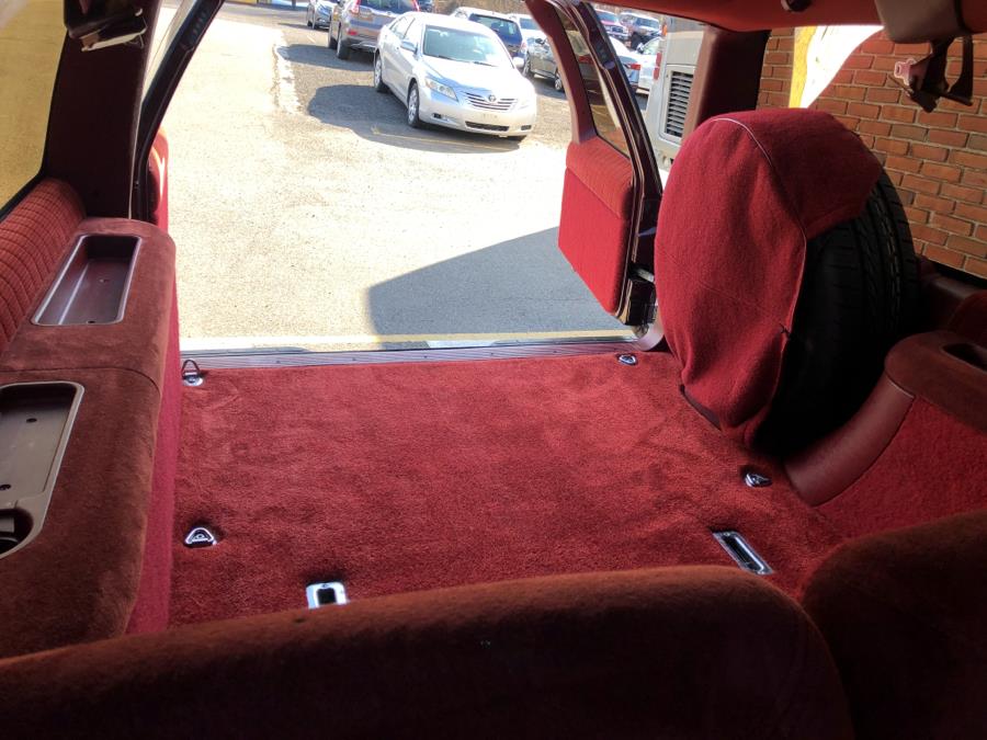 1992 GMC Suburban 1500 SLE 2WD, available for sale in Waterbury, Connecticut | National Auto Brokers, Inc.. Waterbury, Connecticut 1992 GMC Suburban 1500 SLE 2WD, available for sale in Waterbury, Connecticut | National Auto Brokers, Inc.. Waterbury, Connecticut