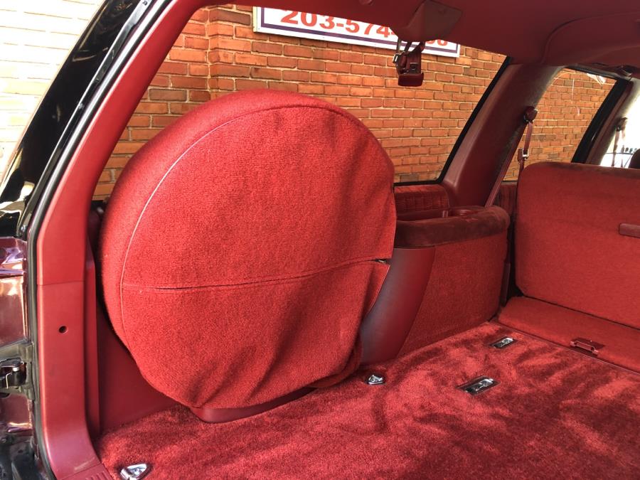 1992 GMC Suburban 1500 SLE 2WD, available for sale in Waterbury, Connecticut | National Auto Brokers, Inc.. Waterbury, Connecticut 1992 GMC Suburban 1500 SLE 2WD, available for sale in Waterbury, Connecticut | National Auto Brokers, Inc.. Waterbury, Connecticut