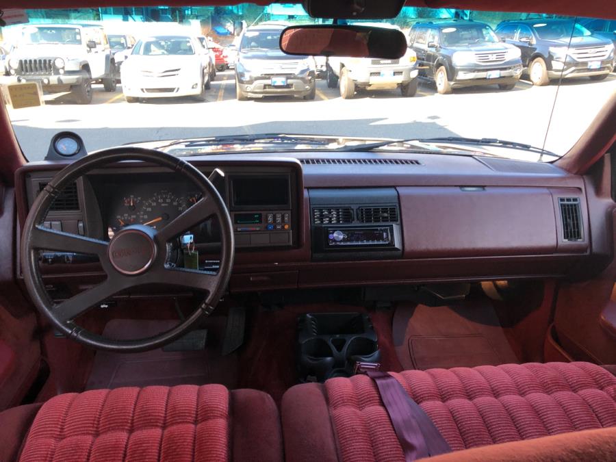 1992 GMC Suburban 1500 SLE 2WD, available for sale in Waterbury, Connecticut | National Auto Brokers, Inc.. Waterbury, Connecticut 1992 GMC Suburban 1500 SLE 2WD, available for sale in Waterbury, Connecticut | National Auto Brokers, Inc.. Waterbury, Connecticut