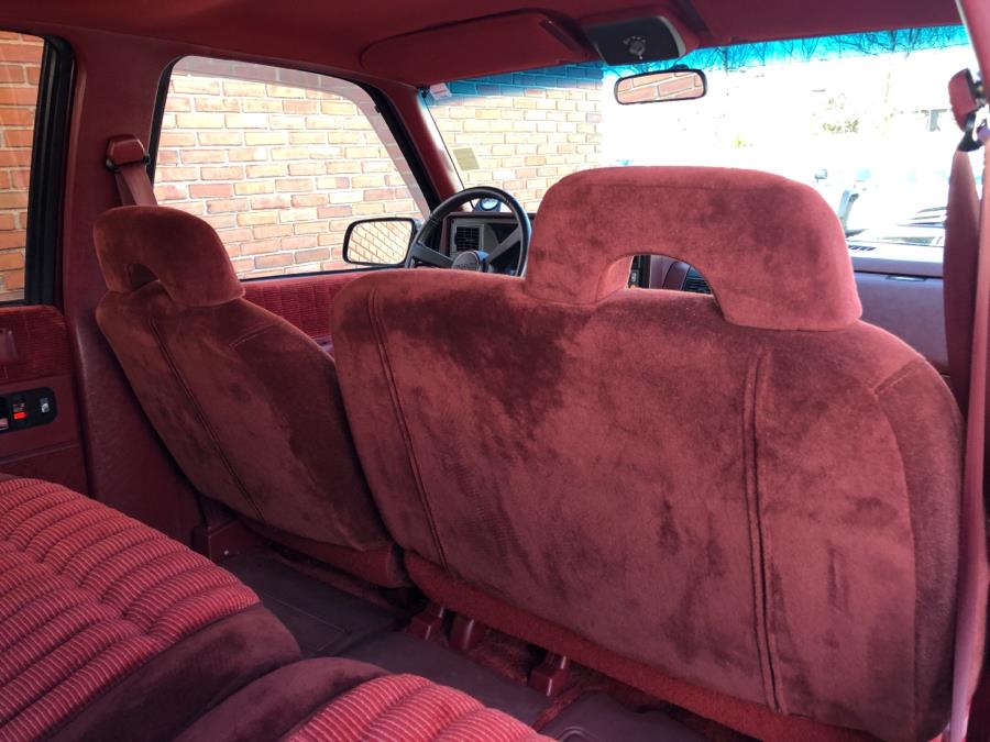 1992 GMC Suburban 1500 SLE 2WD, available for sale in Waterbury, Connecticut | National Auto Brokers, Inc.. Waterbury, Connecticut 1992 GMC Suburban 1500 SLE 2WD, available for sale in Waterbury, Connecticut | National Auto Brokers, Inc.. Waterbury, Connecticut