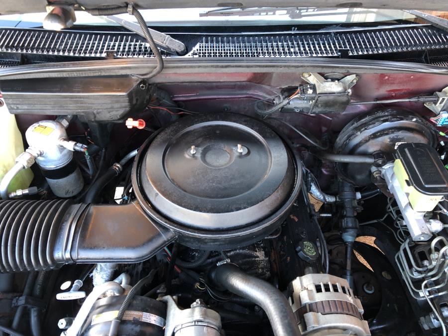 1992 GMC Suburban 1500 SLE 2WD, available for sale in Waterbury, Connecticut | National Auto Brokers, Inc.. Waterbury, Connecticut 1992 GMC Suburban 1500 SLE 2WD, available for sale in Waterbury, Connecticut | National Auto Brokers, Inc.. Waterbury, Connecticut
