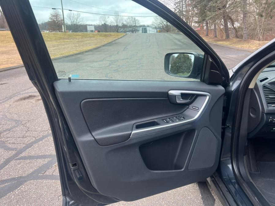 2010 Volvo XC60 AWD 4dr 3.0T w/Moonroof, available for sale in Waterbury, Connecticut | Platinum Auto Care. Waterbury, Connecticut 2010 Volvo XC60 AWD 4dr 3.0T w/Moonroof, available for sale in Waterbury, Connecticut | Platinum Auto Care. Waterbury, Connecticut