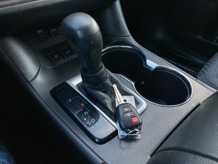 2019 Toyota Highlander LE Plus V6 AWD (Natl), available for sale in Brooklyn, New York | Carsbuck Inc.. Brooklyn, New York 2019 Toyota Highlander LE Plus V6 AWD (Natl), available for sale in Brooklyn, New York | Carsbuck Inc.. Brooklyn, New York
