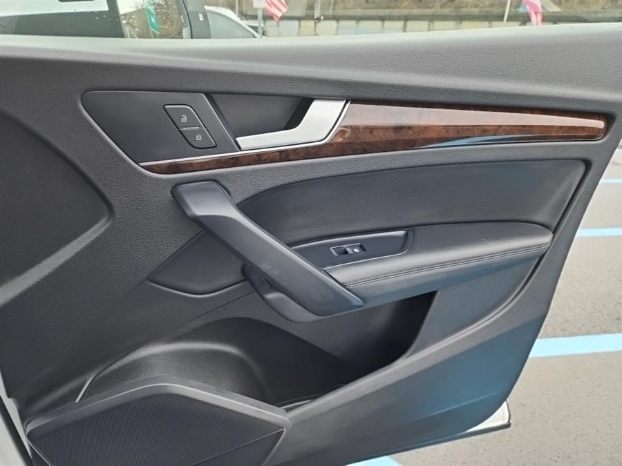 2019 Audi Q5 Premium Plus 45 TFSI quattro, available for sale in Islip, New York | L.I. Auto Gallery. Islip, New York 2019 Audi Q5 Premium Plus 45 TFSI quattro, available for sale in Islip, New York | L.I. Auto Gallery. Islip, New York