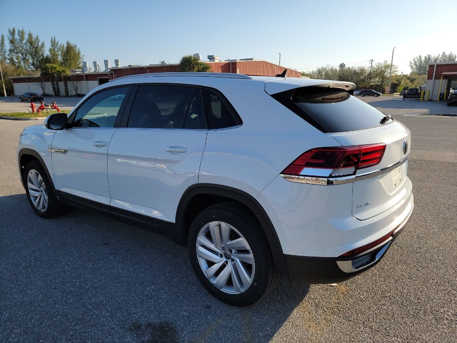 2021 Volkswagen Atlas Cross Sport 3.6L V6 SE w/Technology FWD, available for sale in Franklin Square, New York | Luxury Motor Club. Franklin Square, New York 2021 Volkswagen Atlas Cross Sport 3.6L V6 SE w/Technology FWD, available for sale in Franklin Square, New York | Luxury Motor Club. Franklin Square, New York