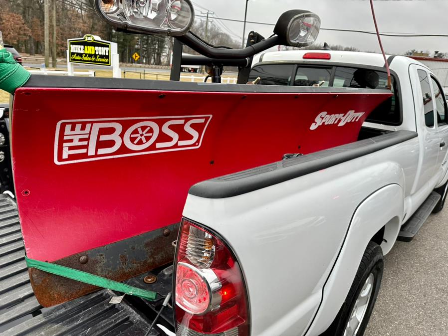 2014 Toyota Tacoma 4WD Access Cab V6 AT (Natl), available for sale in South Windsor, Connecticut | Mike And Tony Auto Sales, Inc. South Windsor, Connecticut 2014 Toyota Tacoma 4WD Access Cab V6 AT (Natl), available for sale in South Windsor, Connecticut | Mike And Tony Auto Sales, Inc. South Windsor, Connecticut
