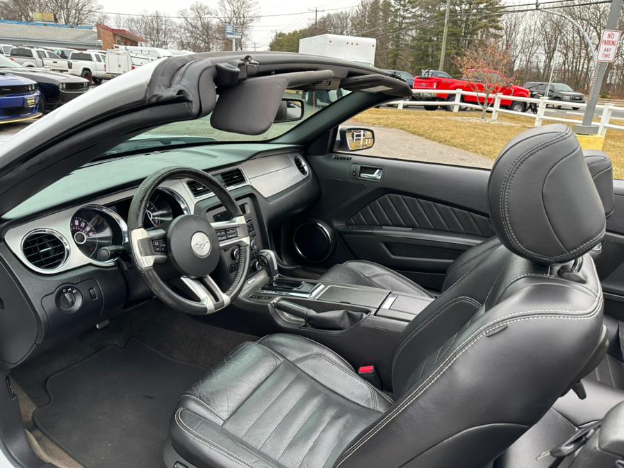 2014 Ford Mustang 2dr Conv V6, available for sale in South Windsor, Connecticut | Mike And Tony Auto Sales, Inc. South Windsor, Connecticut 2014 Ford Mustang 2dr Conv V6, available for sale in South Windsor, Connecticut | Mike And Tony Auto Sales, Inc. South Windsor, Connecticut
