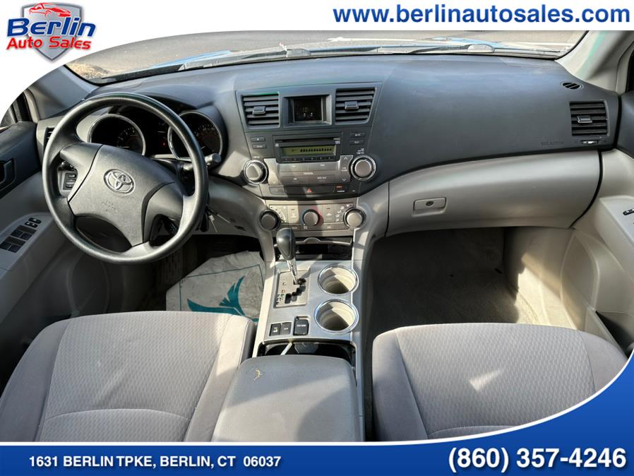 2009 Toyota Highlander 4WD 4dr V6 Base, available for sale in Berlin, Connecticut | Berlin Auto Sales LLC. Berlin, Connecticut 2009 Toyota Highlander 4WD 4dr V6 Base, available for sale in Berlin, Connecticut | Berlin Auto Sales LLC. Berlin, Connecticut