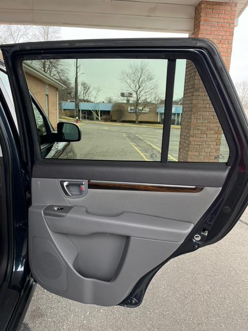 2011 Hyundai Santa Fe FWD 4dr I4 Auto GLS, available for sale in New Britain, Connecticut | Supreme Automotive. New Britain, Connecticut 2011 Hyundai Santa Fe FWD 4dr I4 Auto GLS, available for sale in New Britain, Connecticut | Supreme Automotive. New Britain, Connecticut