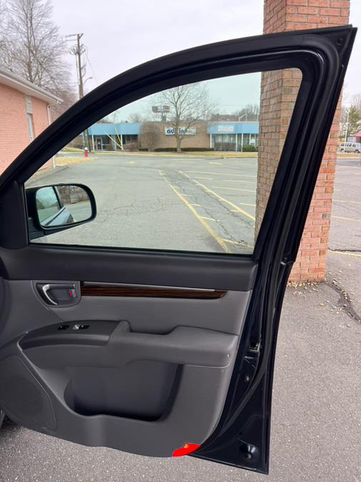 2011 Hyundai Santa Fe FWD 4dr I4 Auto GLS, available for sale in New Britain, Connecticut | Supreme Automotive. New Britain, Connecticut 2011 Hyundai Santa Fe FWD 4dr I4 Auto GLS, available for sale in New Britain, Connecticut | Supreme Automotive. New Britain, Connecticut