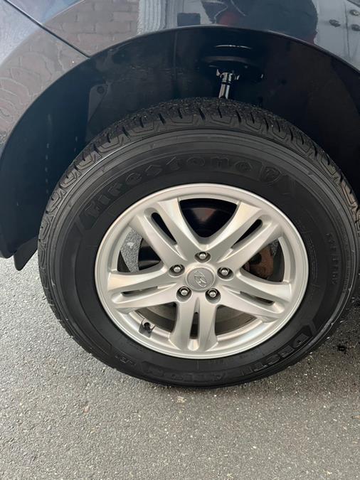 2011 Hyundai Santa Fe FWD 4dr I4 Auto GLS, available for sale in New Britain, Connecticut | Supreme Automotive. New Britain, Connecticut 2011 Hyundai Santa Fe FWD 4dr I4 Auto GLS, available for sale in New Britain, Connecticut | Supreme Automotive. New Britain, Connecticut