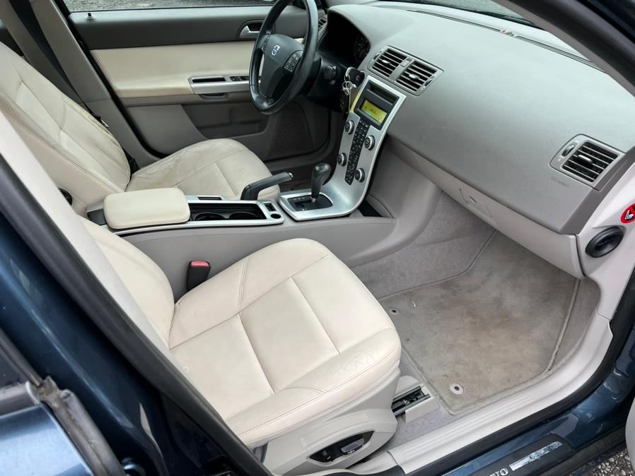 2011 Volvo S40 4dr Sdn w/Moonroof, available for sale in Berlin, Connecticut | Main Auto of Berlin. Berlin, Connecticut 2011 Volvo S40 4dr Sdn w/Moonroof, available for sale in Berlin, Connecticut | Main Auto of Berlin. Berlin, Connecticut