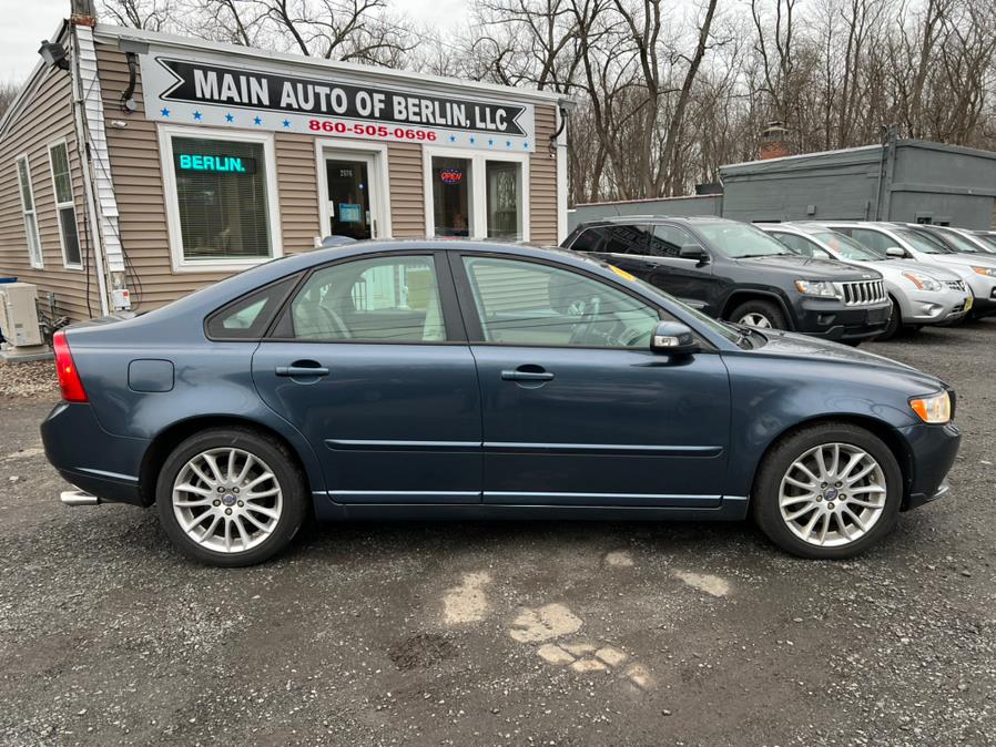 2011 Volvo S40 4dr Sdn w/Moonroof, available for sale in Berlin, Connecticut | Main Auto of Berlin. Berlin, Connecticut