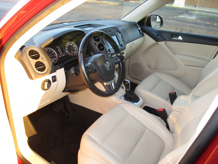 2016 Volkswagen Tiguan 4MOTION 4dr Auto SEL, available for sale in New Britain, Connecticut | Universal Motors LLC. New Britain, Connecticut 2016 Volkswagen Tiguan 4MOTION 4dr Auto SEL, available for sale in New Britain, Connecticut | Universal Motors LLC. New Britain, Connecticut