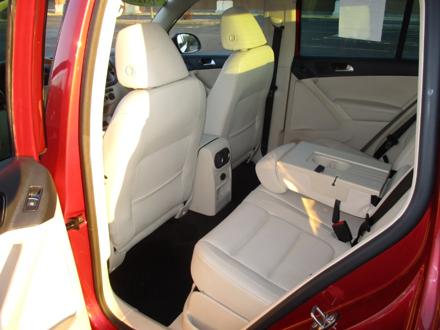 2016 Volkswagen Tiguan 4MOTION 4dr Auto SEL, available for sale in New Britain, Connecticut | Universal Motors LLC. New Britain, Connecticut 2016 Volkswagen Tiguan 4MOTION 4dr Auto SEL, available for sale in New Britain, Connecticut | Universal Motors LLC. New Britain, Connecticut