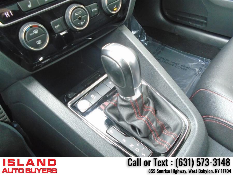 2017 Volkswagen Jetta 2.0T GLI 4dr Sedan 6A, available for sale in West Babylon, New York | Island Auto Buyers. West Babylon, New York 2017 Volkswagen Jetta 2.0T GLI 4dr Sedan 6A, available for sale in West Babylon, New York | Island Auto Buyers. West Babylon, New York