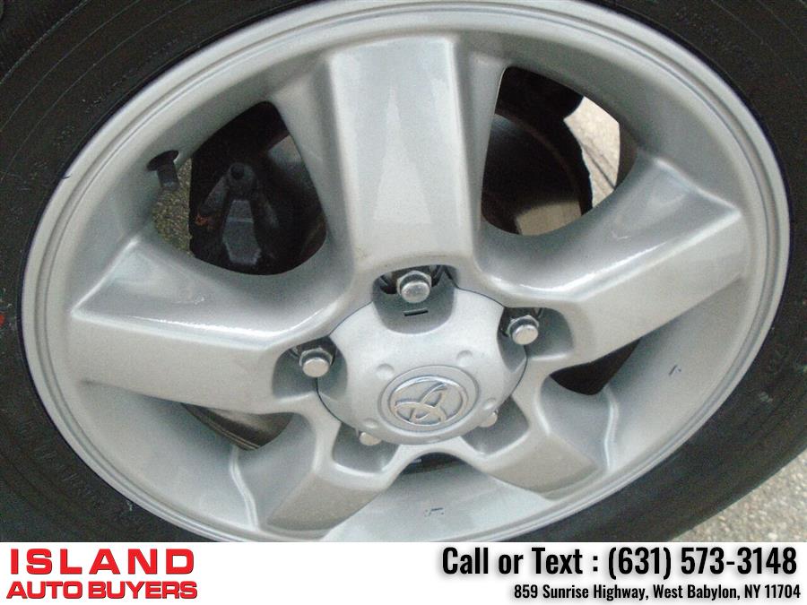 2005 Toyota Land Cruiser Base AWD 4dr SUV, available for sale in West Babylon, New York | Island Auto Buyers. West Babylon, New York 2005 Toyota Land Cruiser Base AWD 4dr SUV, available for sale in West Babylon, New York | Island Auto Buyers. West Babylon, New York