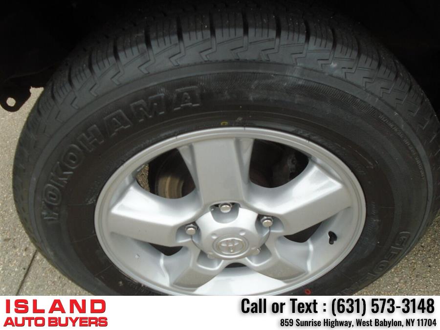 2005 Toyota Land Cruiser Base AWD 4dr SUV, available for sale in West Babylon, New York | Island Auto Buyers. West Babylon, New York 2005 Toyota Land Cruiser Base AWD 4dr SUV, available for sale in West Babylon, New York | Island Auto Buyers. West Babylon, New York