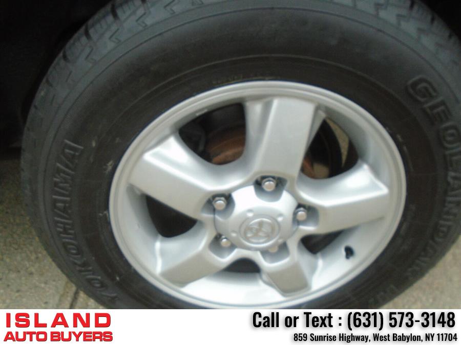 2005 Toyota Land Cruiser Base AWD 4dr SUV, available for sale in West Babylon, New York | Island Auto Buyers. West Babylon, New York 2005 Toyota Land Cruiser Base AWD 4dr SUV, available for sale in West Babylon, New York | Island Auto Buyers. West Babylon, New York