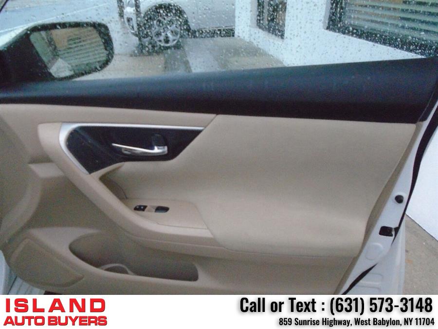 2014 Nissan Altima 2.5 SV 4dr Sedan, available for sale in West Babylon, New York | Island Auto Buyers. West Babylon, New York 2014 Nissan Altima 2.5 SV 4dr Sedan, available for sale in West Babylon, New York | Island Auto Buyers. West Babylon, New York
