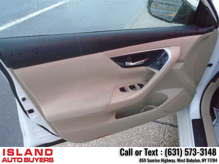 2014 Nissan Altima 2.5 SV 4dr Sedan, available for sale in West Babylon, New York | Island Auto Buyers. West Babylon, New York 2014 Nissan Altima 2.5 SV 4dr Sedan, available for sale in West Babylon, New York | Island Auto Buyers. West Babylon, New York