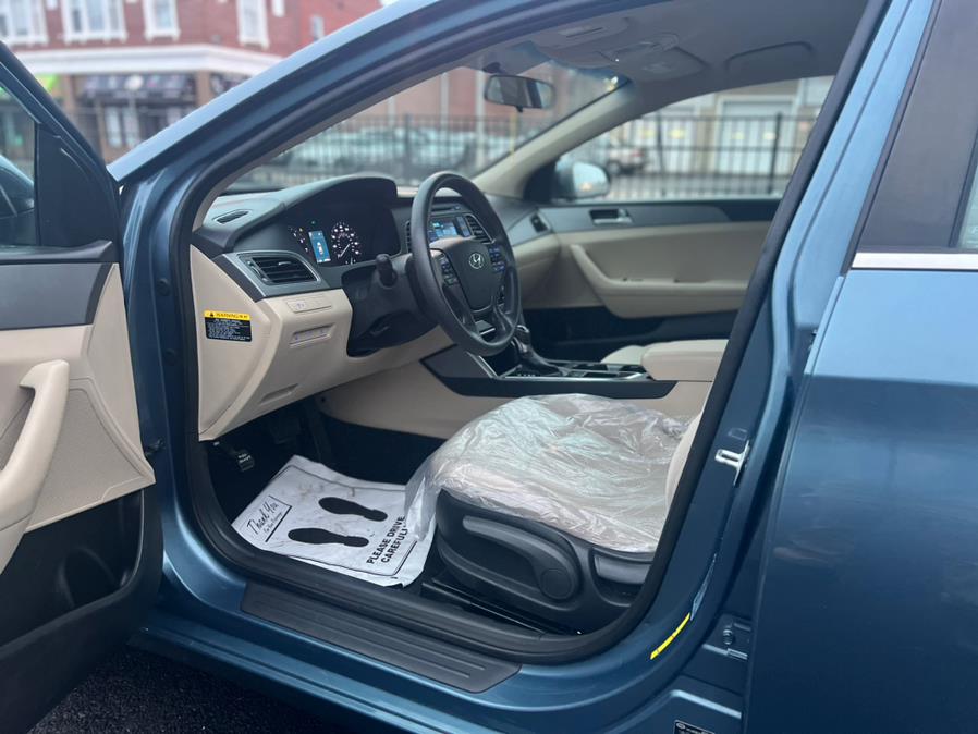 2015 Hyundai Sonata 4dr Sdn 2.4L SE PZEV, available for sale in Springfield, Massachusetts | Jordan Auto Sales. Springfield, Massachusetts 2015 Hyundai Sonata 4dr Sdn 2.4L SE PZEV, available for sale in Springfield, Massachusetts | Jordan Auto Sales. Springfield, Massachusetts
