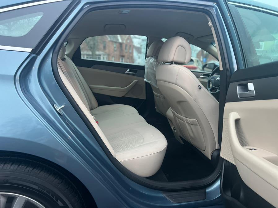 2015 Hyundai Sonata 4dr Sdn 2.4L SE PZEV, available for sale in Springfield, Massachusetts | Jordan Auto Sales. Springfield, Massachusetts 2015 Hyundai Sonata 4dr Sdn 2.4L SE PZEV, available for sale in Springfield, Massachusetts | Jordan Auto Sales. Springfield, Massachusetts