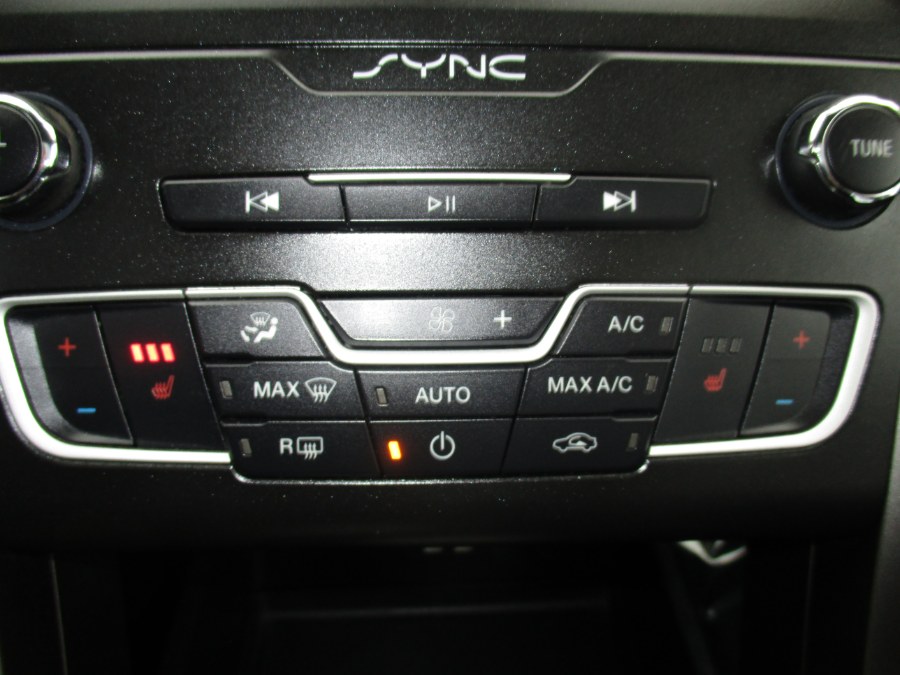 2019 Ford Fusion 4dr SE AWD, available for sale in New Britain, Connecticut | Universal Motors LLC. New Britain, Connecticut 2019 Ford Fusion 4dr SE AWD, available for sale in New Britain, Connecticut | Universal Motors LLC. New Britain, Connecticut