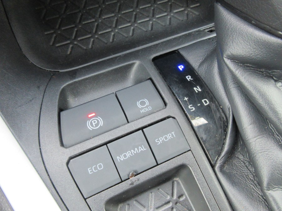2021 Toyota RAV4 XLE FWD (Natl), available for sale in Linden, New Jersey | Route 27 Auto Mall. Linden, New Jersey 2021 Toyota RAV4 XLE FWD (Natl), available for sale in Linden, New Jersey | Route 27 Auto Mall. Linden, New Jersey