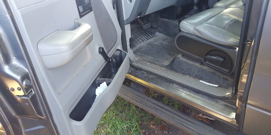 2004 Ford F-150 Reg Cab 145" XL 4WD, available for sale in South Hadley, Massachusetts | Payless Auto Sale. South Hadley, Massachusetts 2004 Ford F-150 Reg Cab 145" XL 4WD, available for sale in South Hadley, Massachusetts | Payless Auto Sale. South Hadley, Massachusetts