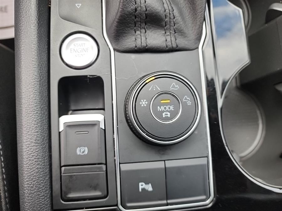 2019 Volkswagen Atlas 3.6L V6 SEL 4MOTION, available for sale in Islip, New York | L.I. Auto Gallery. Islip, New York 2019 Volkswagen Atlas 3.6L V6 SEL 4MOTION, available for sale in Islip, New York | L.I. Auto Gallery. Islip, New York