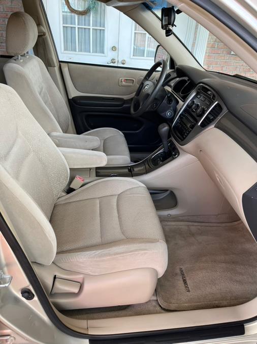 2003 Toyota Highlander 4dr 4-Cyl (Natl), available for sale in New Britain, Connecticut | Supreme Automotive. New Britain, Connecticut 2003 Toyota Highlander 4dr 4-Cyl (Natl), available for sale in New Britain, Connecticut | Supreme Automotive. New Britain, Connecticut