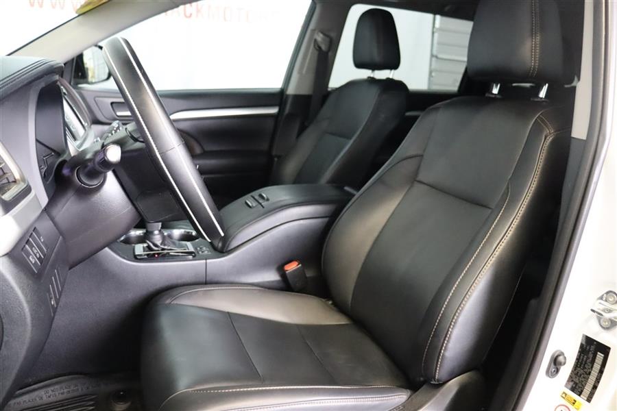 2019 Toyota Highlander XLE, available for sale in Paterson, New Jersey | Fast Track Motors. Paterson, New Jersey 2019 Toyota Highlander XLE, available for sale in Paterson, New Jersey | Fast Track Motors. Paterson, New Jersey