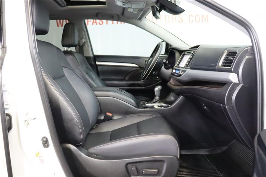 2019 Toyota Highlander XLE, available for sale in Paterson, New Jersey | Fast Track Motors. Paterson, New Jersey 2019 Toyota Highlander XLE, available for sale in Paterson, New Jersey | Fast Track Motors. Paterson, New Jersey