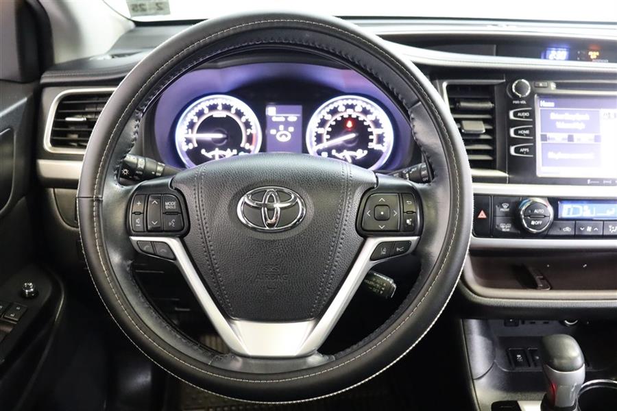 2019 Toyota Highlander XLE, available for sale in Paterson, New Jersey | Fast Track Motors. Paterson, New Jersey 2019 Toyota Highlander XLE, available for sale in Paterson, New Jersey | Fast Track Motors. Paterson, New Jersey