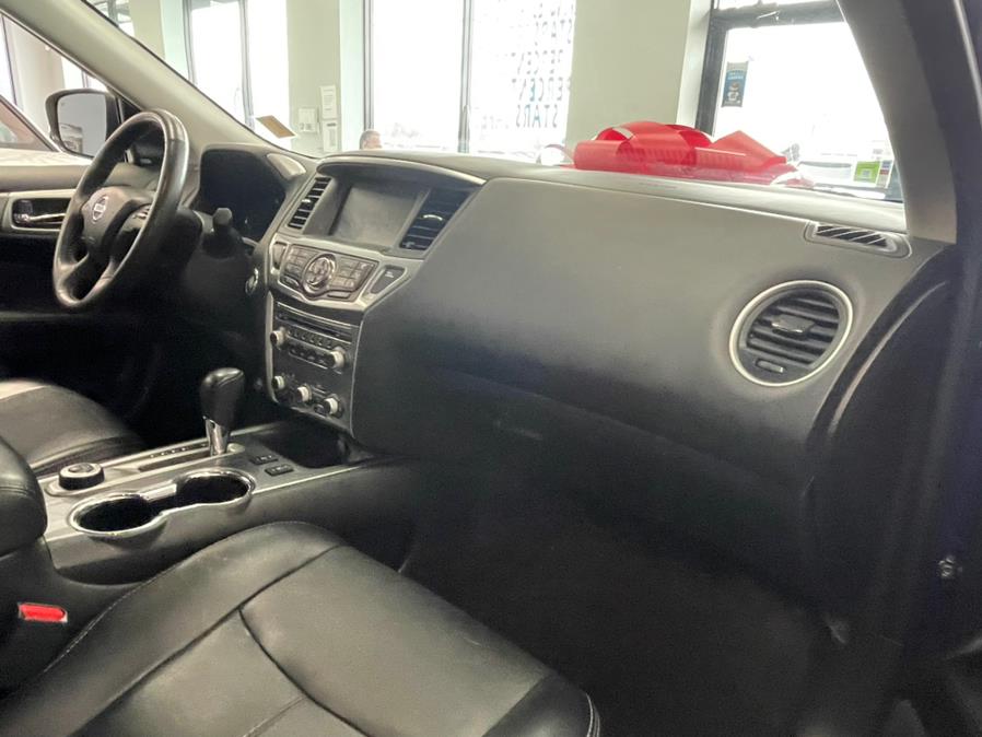 2019 Nissan Pathfinder 4x4 SL, available for sale in Inwood, New York | 5 Towns Drive. Inwood, New York 2019 Nissan Pathfinder 4x4 SL, available for sale in Inwood, New York | 5 Towns Drive. Inwood, New York
