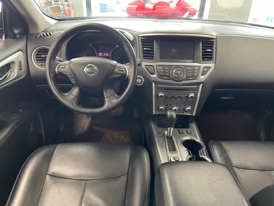 2019 Nissan Pathfinder 4x4 SL, available for sale in Inwood, New York | 5 Towns Drive. Inwood, New York 2019 Nissan Pathfinder 4x4 SL, available for sale in Inwood, New York | 5 Towns Drive. Inwood, New York