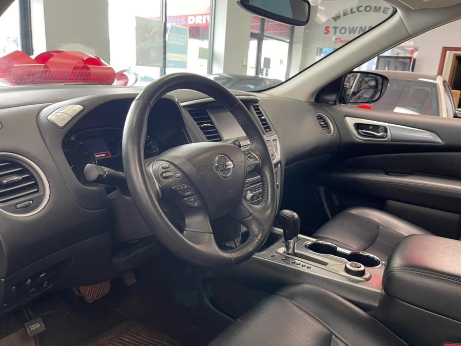 2019 Nissan Pathfinder 4x4 SL, available for sale in Inwood, New York | 5 Towns Drive. Inwood, New York 2019 Nissan Pathfinder 4x4 SL, available for sale in Inwood, New York | 5 Towns Drive. Inwood, New York