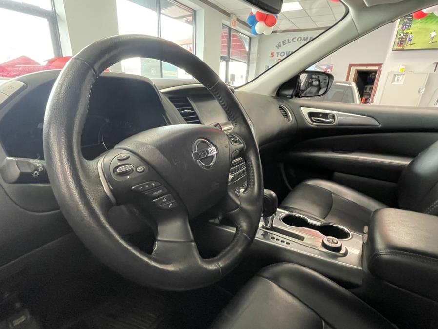 2019 Nissan Pathfinder 4x4 SL, available for sale in Inwood, New York | 5 Towns Drive. Inwood, New York 2019 Nissan Pathfinder 4x4 SL, available for sale in Inwood, New York | 5 Towns Drive. Inwood, New York