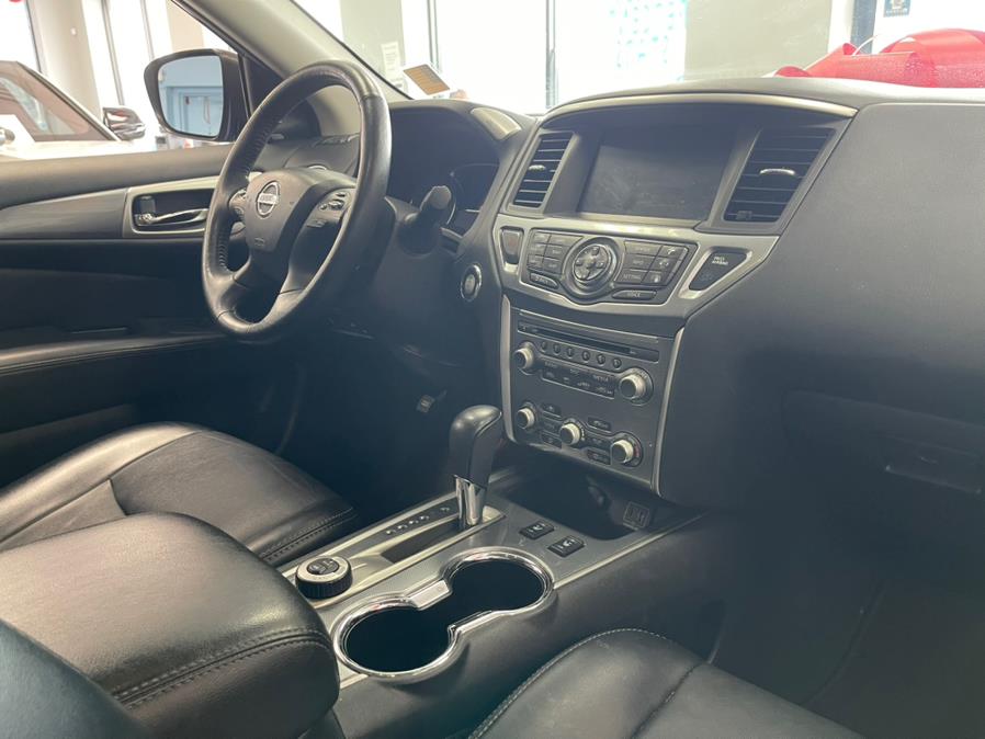 2019 Nissan Pathfinder 4x4 SL, available for sale in Inwood, New York | 5 Towns Drive. Inwood, New York 2019 Nissan Pathfinder 4x4 SL, available for sale in Inwood, New York | 5 Towns Drive. Inwood, New York