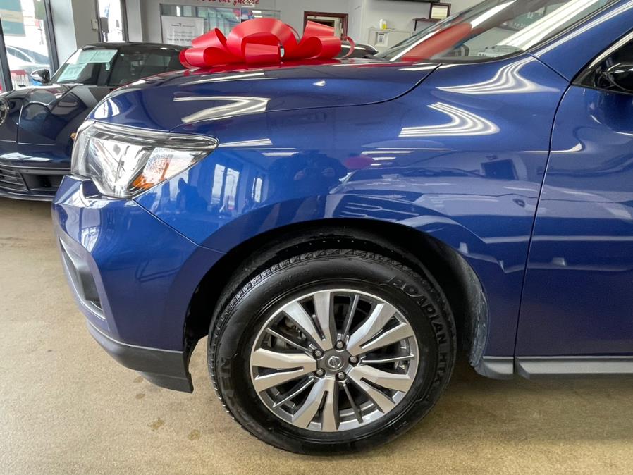 2019 Nissan Pathfinder 4x4 SL, available for sale in Inwood, New York | 5 Towns Drive. Inwood, New York 2019 Nissan Pathfinder 4x4 SL, available for sale in Inwood, New York | 5 Towns Drive. Inwood, New York