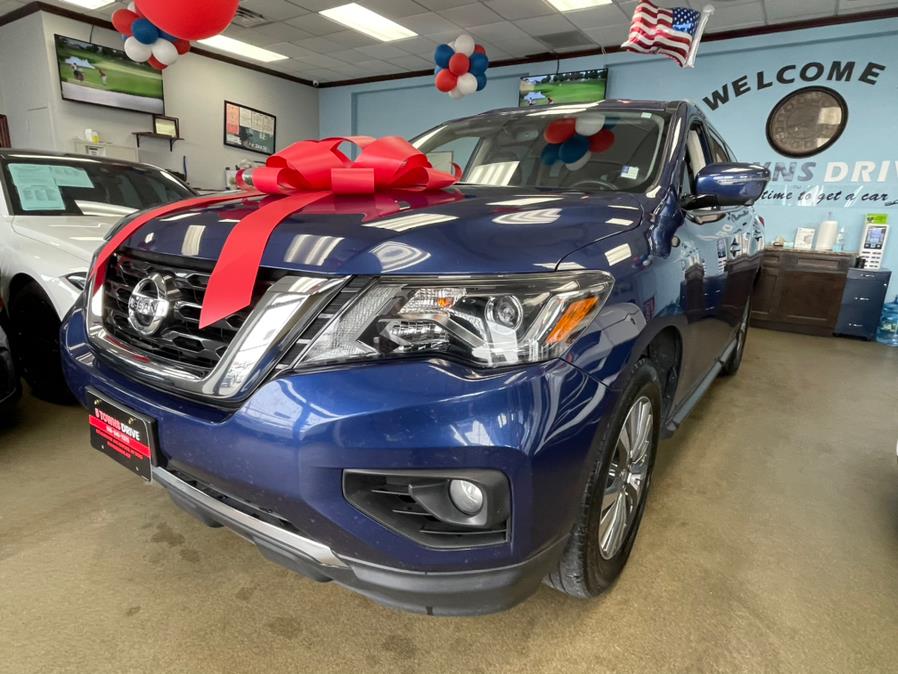 2019 Nissan Pathfinder 4x4 SL, available for sale in Inwood, New York | 5 Towns Drive. Inwood, New York 2019 Nissan Pathfinder 4x4 SL, available for sale in Inwood, New York | 5 Towns Drive. Inwood, New York