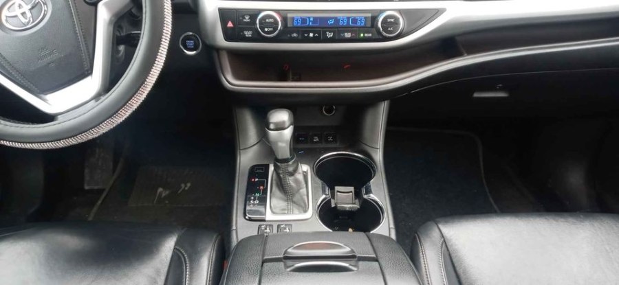 2014 Toyota Highlander XLE. CLEAN CARFAX. ONE OWNER!!!, available for sale in Rosedale, New York | Sunrise Auto Sales. Rosedale, New York 2014 Toyota Highlander XLE. CLEAN CARFAX. ONE OWNER!!!, available for sale in Rosedale, New York | Sunrise Auto Sales. Rosedale, New York