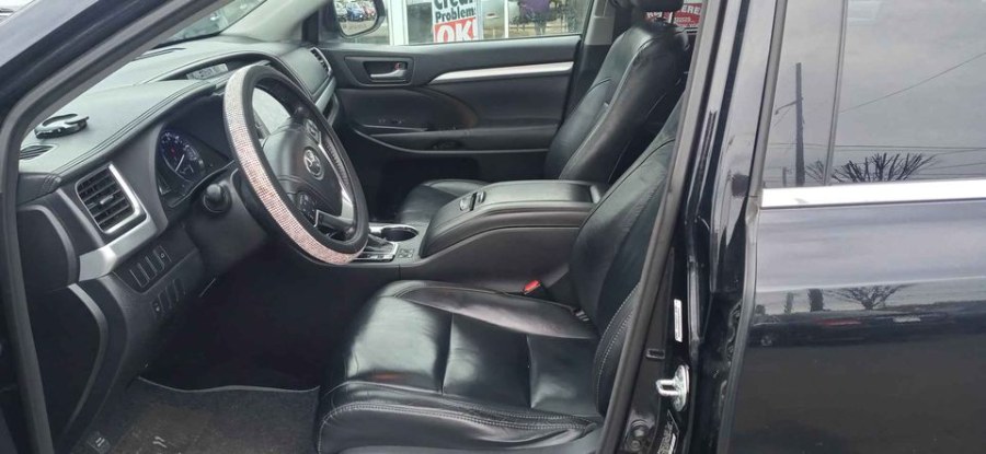 2014 Toyota Highlander XLE. CLEAN CARFAX. ONE OWNER!!!, available for sale in Rosedale, New York | Sunrise Auto Sales. Rosedale, New York 2014 Toyota Highlander XLE. CLEAN CARFAX. ONE OWNER!!!, available for sale in Rosedale, New York | Sunrise Auto Sales. Rosedale, New York