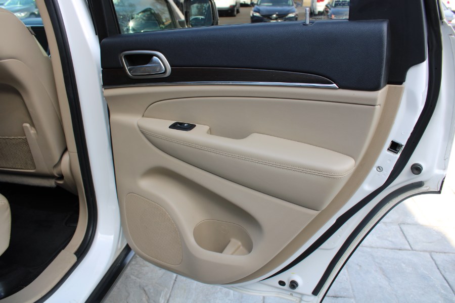 2015 Jeep Grand Cherokee 4WD 4dr Limited, available for sale in Plantsville, Connecticut | Auto House of Luxury. Plantsville, Connecticut 2015 Jeep Grand Cherokee 4WD 4dr Limited, available for sale in Plantsville, Connecticut | Auto House of Luxury. Plantsville, Connecticut