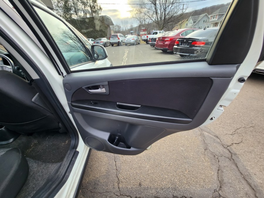 2009 Suzuki SX4 5dr HB Auto Technology Pkg AWD, available for sale in Bristol, Connecticut | Dealmax Motors LLC. Bristol, Connecticut 2009 Suzuki SX4 5dr HB Auto Technology Pkg AWD, available for sale in Bristol, Connecticut | Dealmax Motors LLC. Bristol, Connecticut