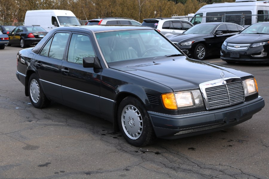 1992 Mercedes-Benz 300 Series 4dr Sedan 300D 2.5 Turbo, available for sale in Bristol, Connecticut | Dealmax Motors LLC. Bristol, Connecticut 1992 Mercedes-Benz 300 Series 4dr Sedan 300D 2.5 Turbo, available for sale in Bristol, Connecticut | Dealmax Motors LLC. Bristol, Connecticut