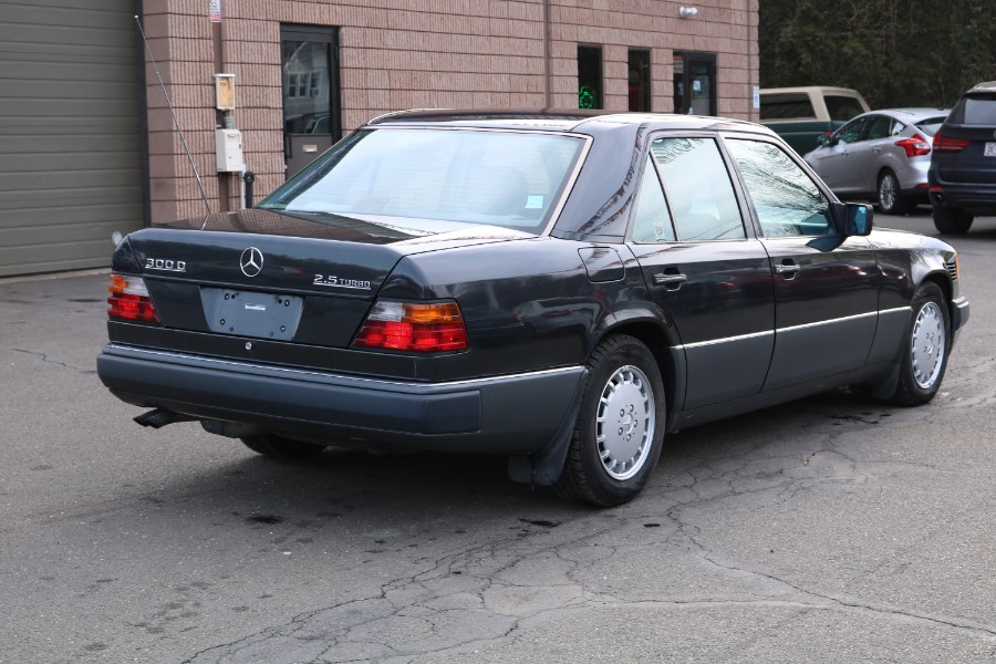 1992 Mercedes-Benz 300 Series 4dr Sedan 300D 2.5 Turbo, available for sale in Bristol, Connecticut | Dealmax Motors LLC. Bristol, Connecticut 1992 Mercedes-Benz 300 Series 4dr Sedan 300D 2.5 Turbo, available for sale in Bristol, Connecticut | Dealmax Motors LLC. Bristol, Connecticut