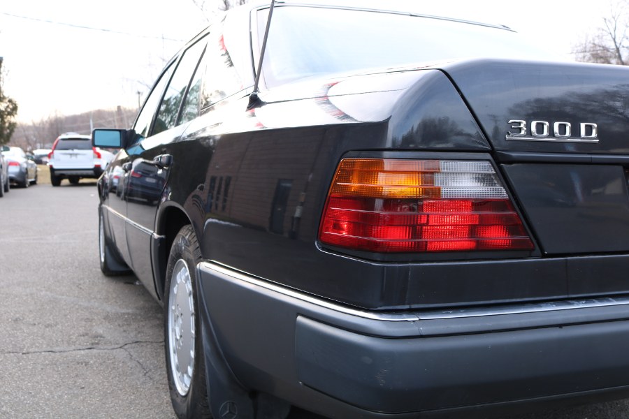 1992 Mercedes-Benz 300 Series 4dr Sedan 300D 2.5 Turbo, available for sale in Bristol, Connecticut | Dealmax Motors LLC. Bristol, Connecticut 1992 Mercedes-Benz 300 Series 4dr Sedan 300D 2.5 Turbo, available for sale in Bristol, Connecticut | Dealmax Motors LLC. Bristol, Connecticut