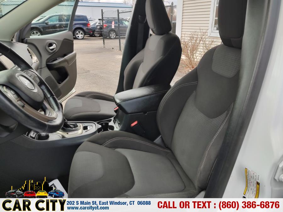 2015 Jeep Cherokee 4WD 4dr Latitude, available for sale in East Windsor, Connecticut | Car City LLC. East Windsor, Connecticut 2015 Jeep Cherokee 4WD 4dr Latitude, available for sale in East Windsor, Connecticut | Car City LLC. East Windsor, Connecticut